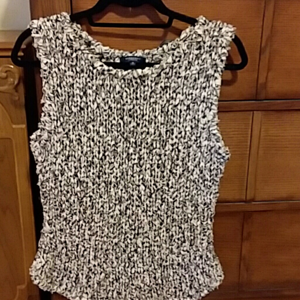 Burberry Black and White Textured Sleeveless Top